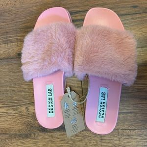 NEW Design Lab Pink Cozy Faux Fur Slippers